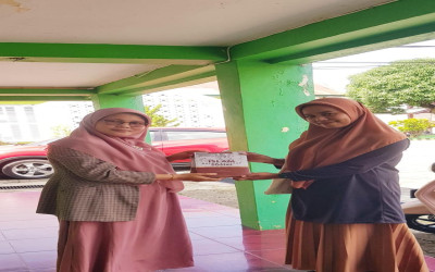 PERPUSTAKAAN MANDIRI DESA BACU MENDAPATKAN DONASI BUKU DARI DOSEN IAIN BONE